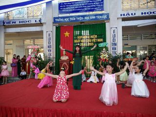 Các hoạt động chào mừng 20/11