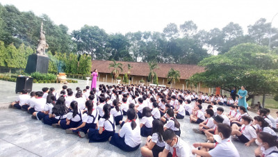 GIỜ HỌC LỊCH SỬ ĐỊA PHƯƠNG CHỦ ĐỀ “EM YÊU TỔ QUỐC VIỆT NAM”