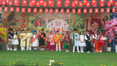 HỘI THI THỜI TRANG VUI XUÂN CỦA LIÊN ĐỘI TRƯỜNG TIỂU HỌC PHÚ THỌ