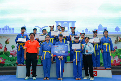 Đội tuyển võ Vovinam trường Tiểu học Phú Thọ đạt huy chương vàng