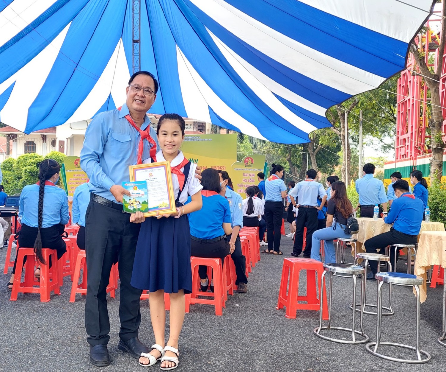 THĂM HỎI, TẶNG QUÀ TRI ÂN CHO QUÝ THẦY CÔ TỪNG LÀM GIÁO VIÊN TỔNG PHỤ TRÁCH ĐỘI CỦA LIÊN ĐỘI TIỂU HỌC PHÚ THỌ QUA CÁC THỜI KỲ