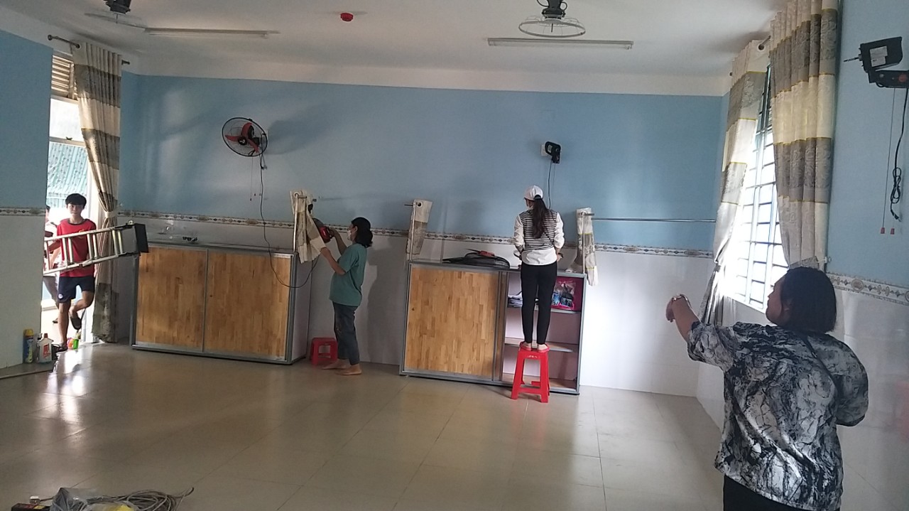 Trường TH Phú Thọ tổng vệ sinh môi trường chuẩn bị cho năm học mới, năm học 2022 - 2023