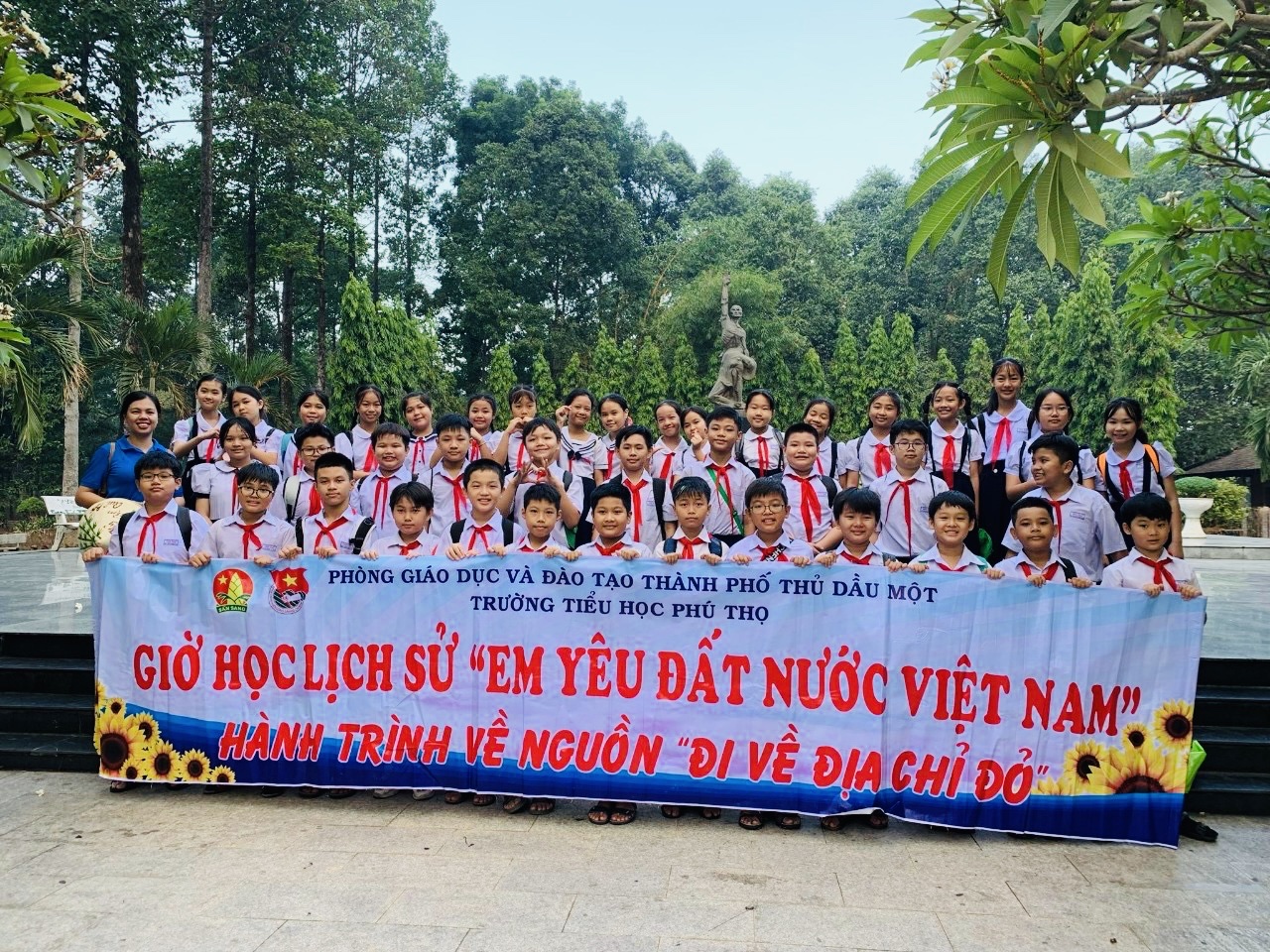 GIỜ HỌC LỊCH SỬ ĐỊA PHƯƠNG CHỦ ĐỀ “EM YÊU TỔ QUỐC VIỆT NAM”