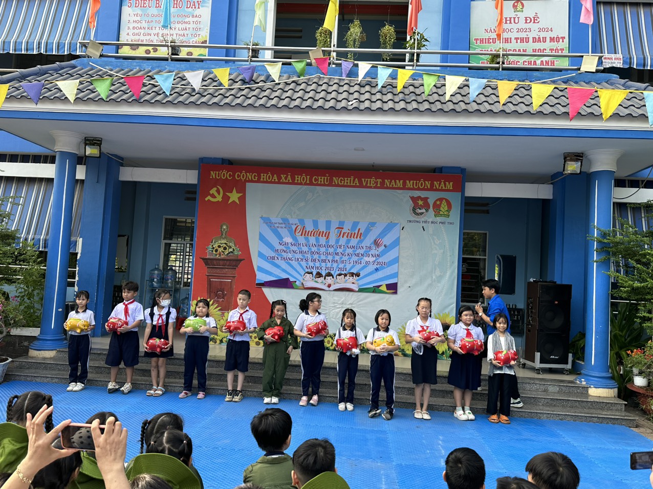 LỄ KHUI HEO ĐẤT GÂY QUỸ “KIM ĐỒNG” GIÚP BẠN ĐẾN TRƯỜNG NĂM HỌC 2023 – 2024
