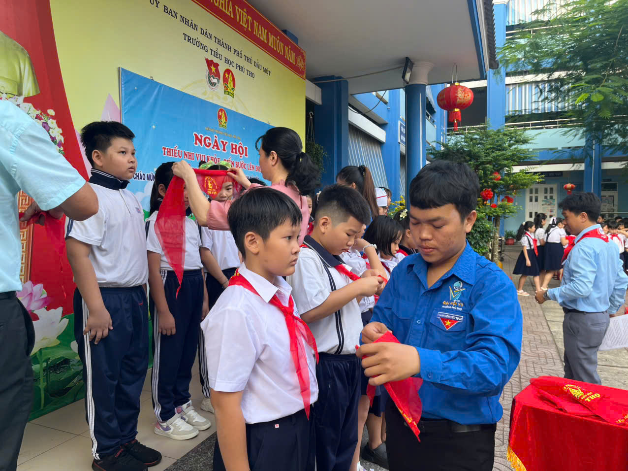 LỄ KẾT NẠP ĐỘI VIÊN NĂM HỌC 2024 – 2025