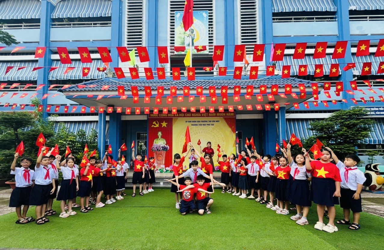 TRƯỜNG TIỂU HỌC PHÚ THỌ HƯỞNG ỨNG KỶ NIỆM 80 NĂM CÁCH MẠNG THÁNG TÁM (19/8/1945 – 19/8/2025) VÀ QUỐC KHÁNH NƯỚC CỘNG HÒA XÃ HỘI CHỦ NGHĨA VIỆT NAM (02/9/1945 – 02/9/2025)