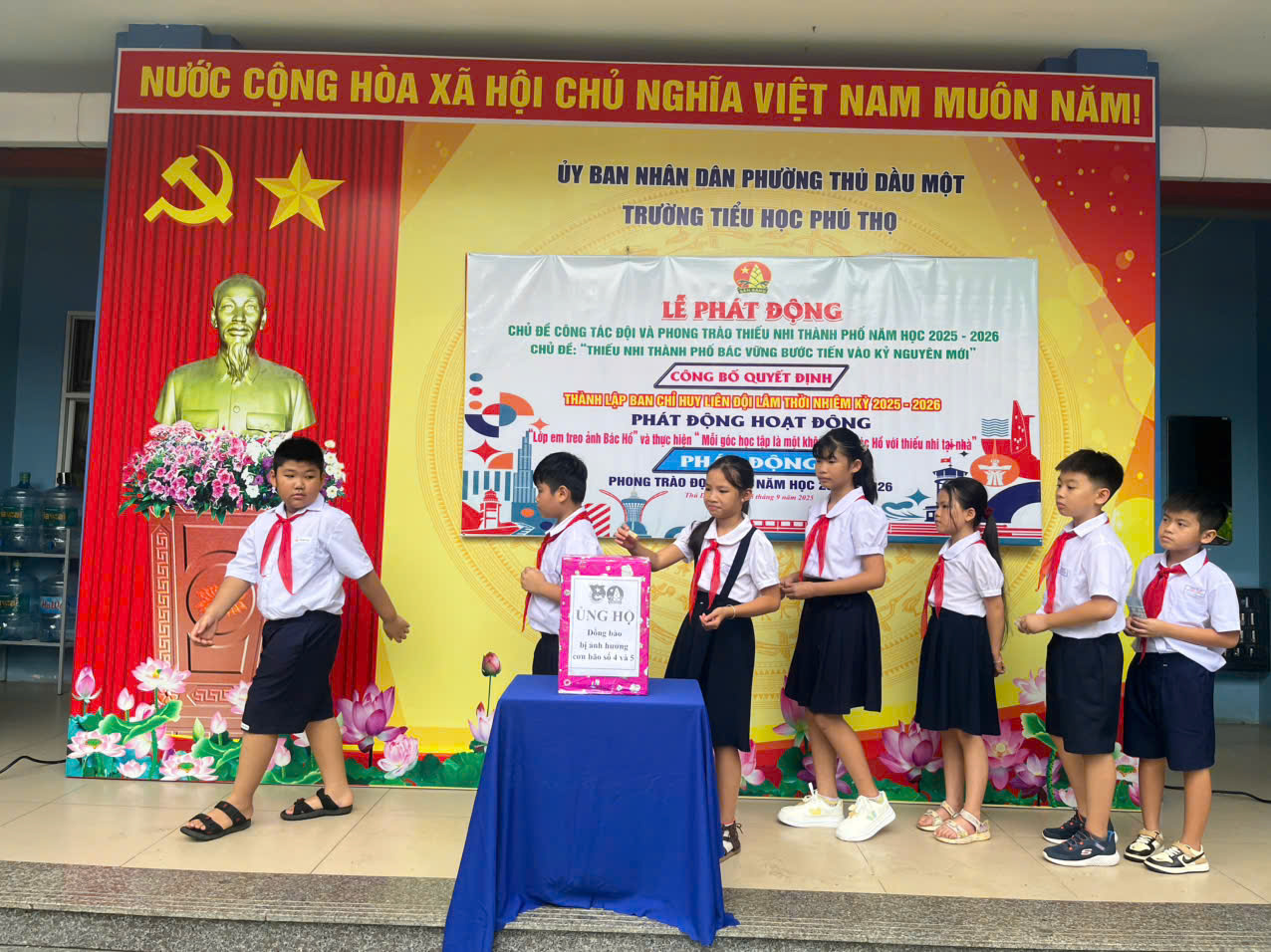 TRƯỜNG TIỂU HỌC PHÚ THỌ HƯỞNG ỨNG CHƯƠNG TRÌNH QUYÊN GÓP ỦNG HỘ ĐỒNG BÀO BỊ THIỆT HẠI DO CƠN BÃO SỐ 4 VÀ SỐ 5