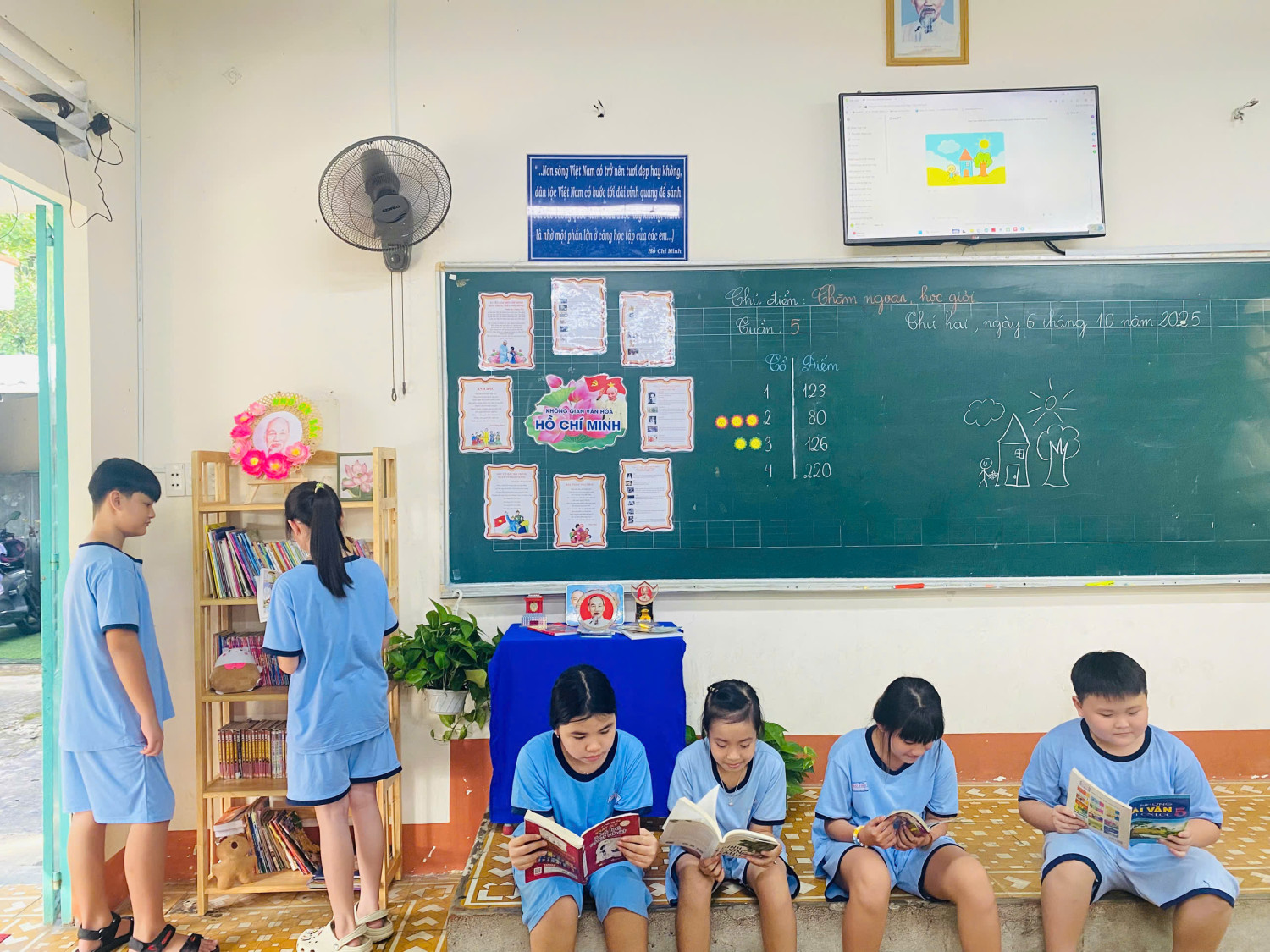 Trường Tiểu học Phú Thọ phát động phong trào mỗi lớp học 1 tủ sách