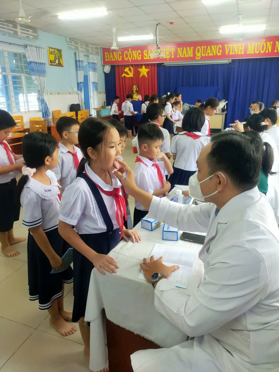 Trường Tiểu học Phú Thọ tổ chức khám sức khỏe cho học sinh Năm học 2025-2026