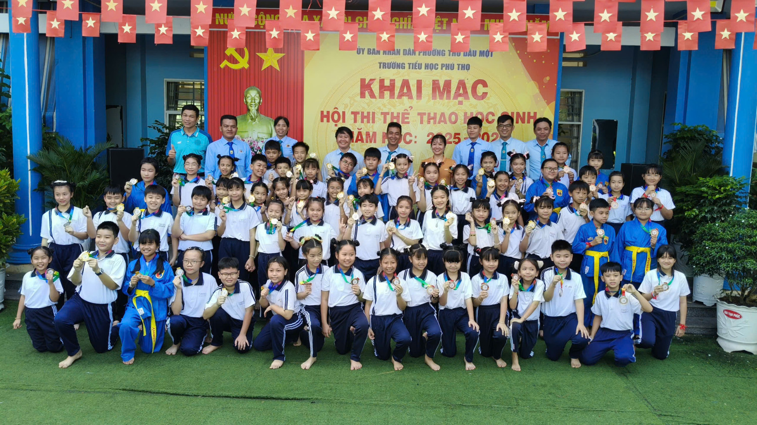 TRƯỜNG TIỂU HỌC PHÚ THỌ TỔ CHỨC THI ĐẤU MÔN VÕ VOVINAM  HỘI KHỎE PHÙ ĐỔNG NĂM HỌC 2025-2026