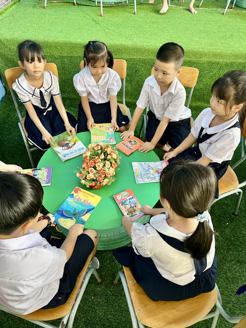 KHÁM PHÁ THẾ GIỚI QUA TRANG SÁCH: Ý NGHĨA SÂU SẮC CỦA TIẾT ĐỌC THƯ VIỆN ĐỐI VỚI HỌC SINH TIỂU HỌC